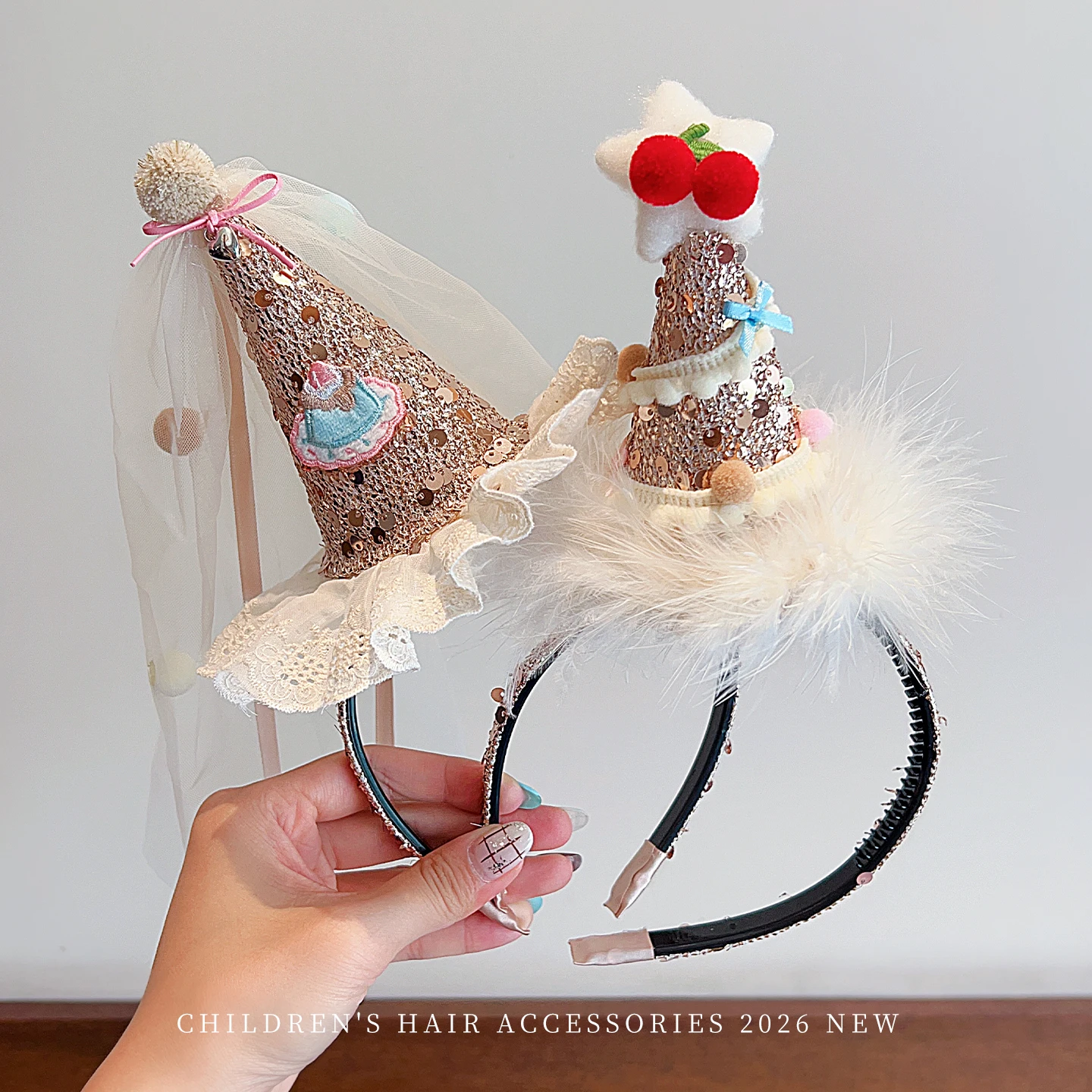 Party Hat Cone - ที่คาดผมหมวกโคนสำหรับงานวันเกิดเด็ก ผ้าคลุมหน้าตาข่าย ประดับขนนก เลื่อม โบว์ ไข่มุก